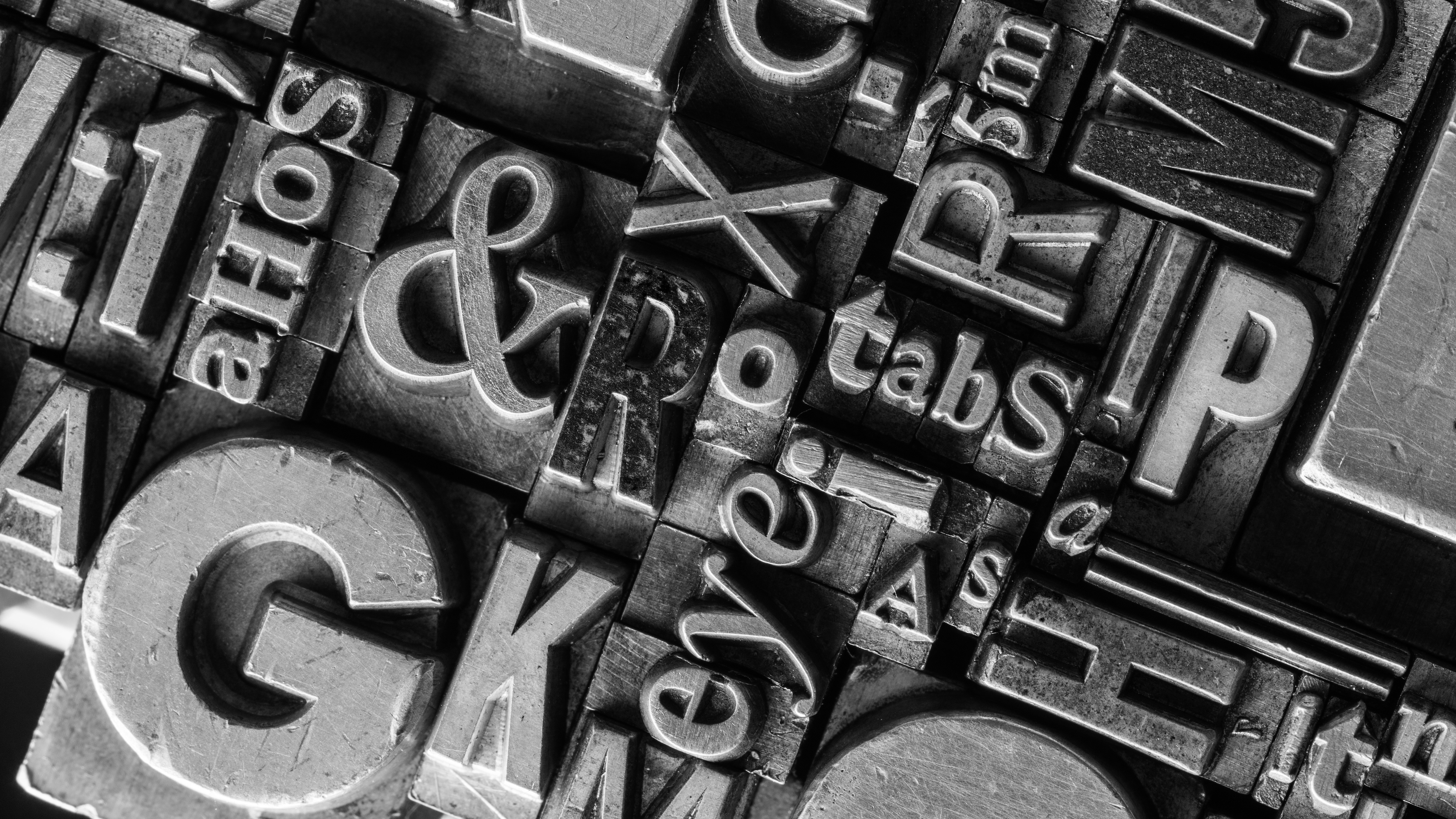 Typography Trends 2025: Blending Boldness and Readability in UX